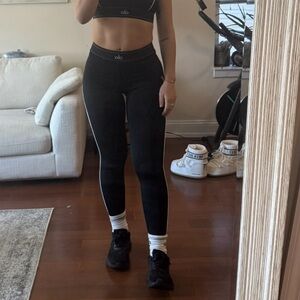 ALO Yoga Black Suit Up Leggings size MEDIUM